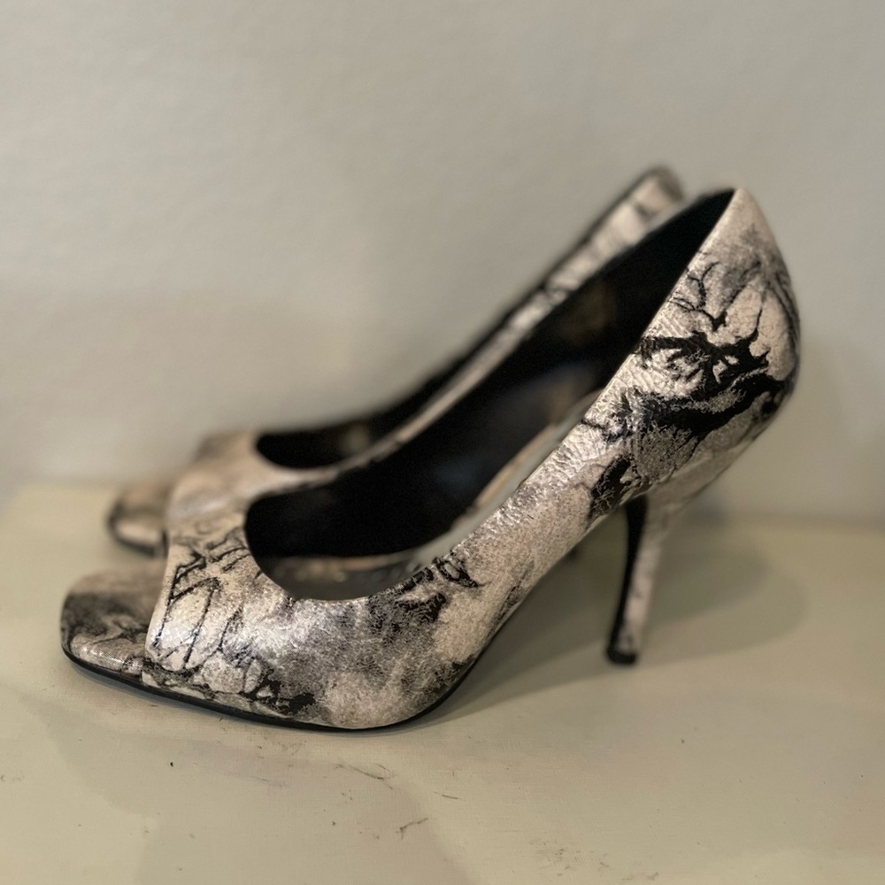 BCBGirls BG-Ariel Black/White Slingback Pumps